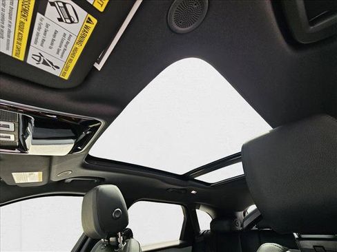 New 2026 Land Rover Range Rover Velar Dynamic SE image 16