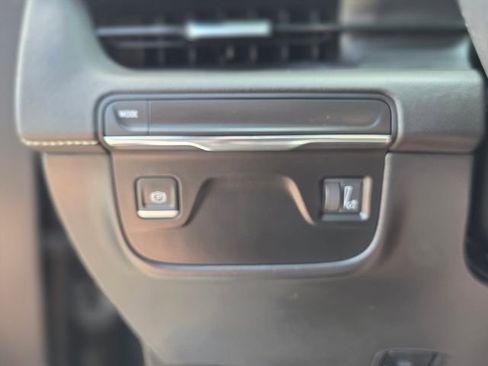 Used 2023 Cadillac Escalade Premium Luxury image 43