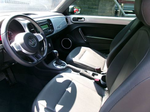 Used 2012 Volkswagen Beetle 2.5 image 11