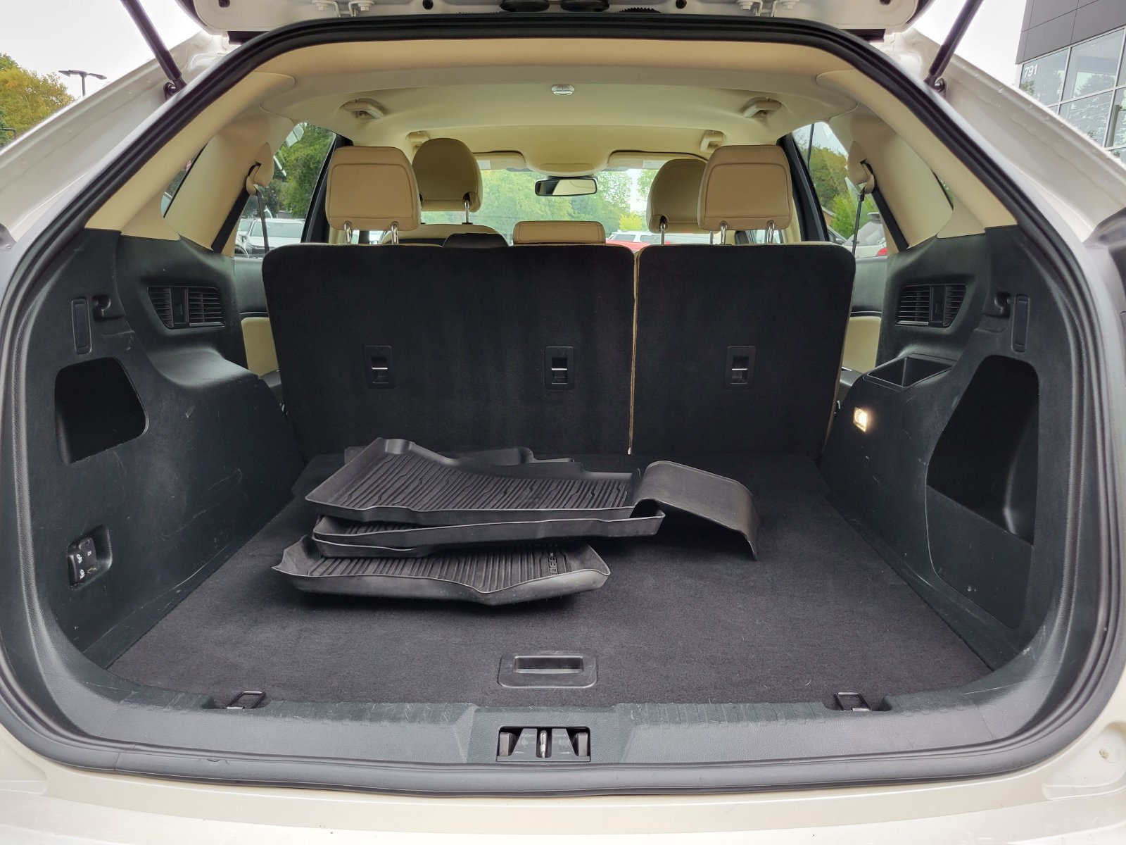 Used 2019 Ford Edge SEL w/ Equipment Group 201A FWD image 30