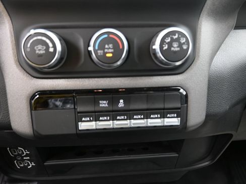 Used 2023 RAM 5500 4x4 Regular Cab image 17