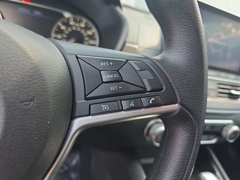 Used 2024 Nissan Altima 2.5 SV FWD image 17