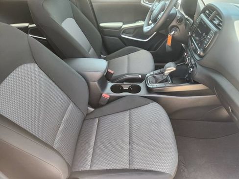 Certified 2025 Kia Soul LX w/ LX Technology Package FWD image 14