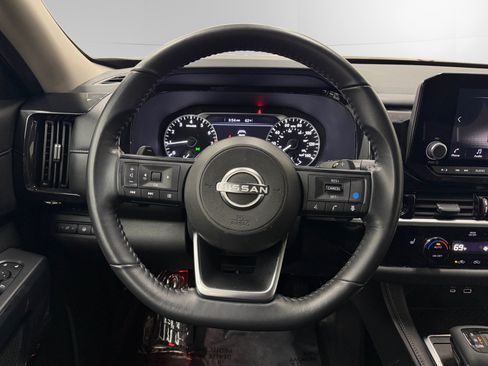Used 2024 Nissan Pathfinder SV AWD/4WD image 12