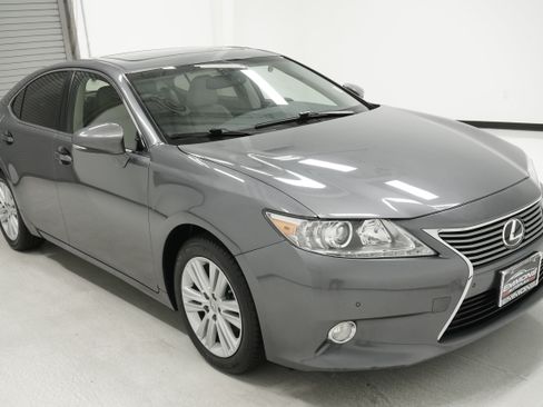 Used 2015 Lexus ES 350 w/ Premium Package FWD image 3