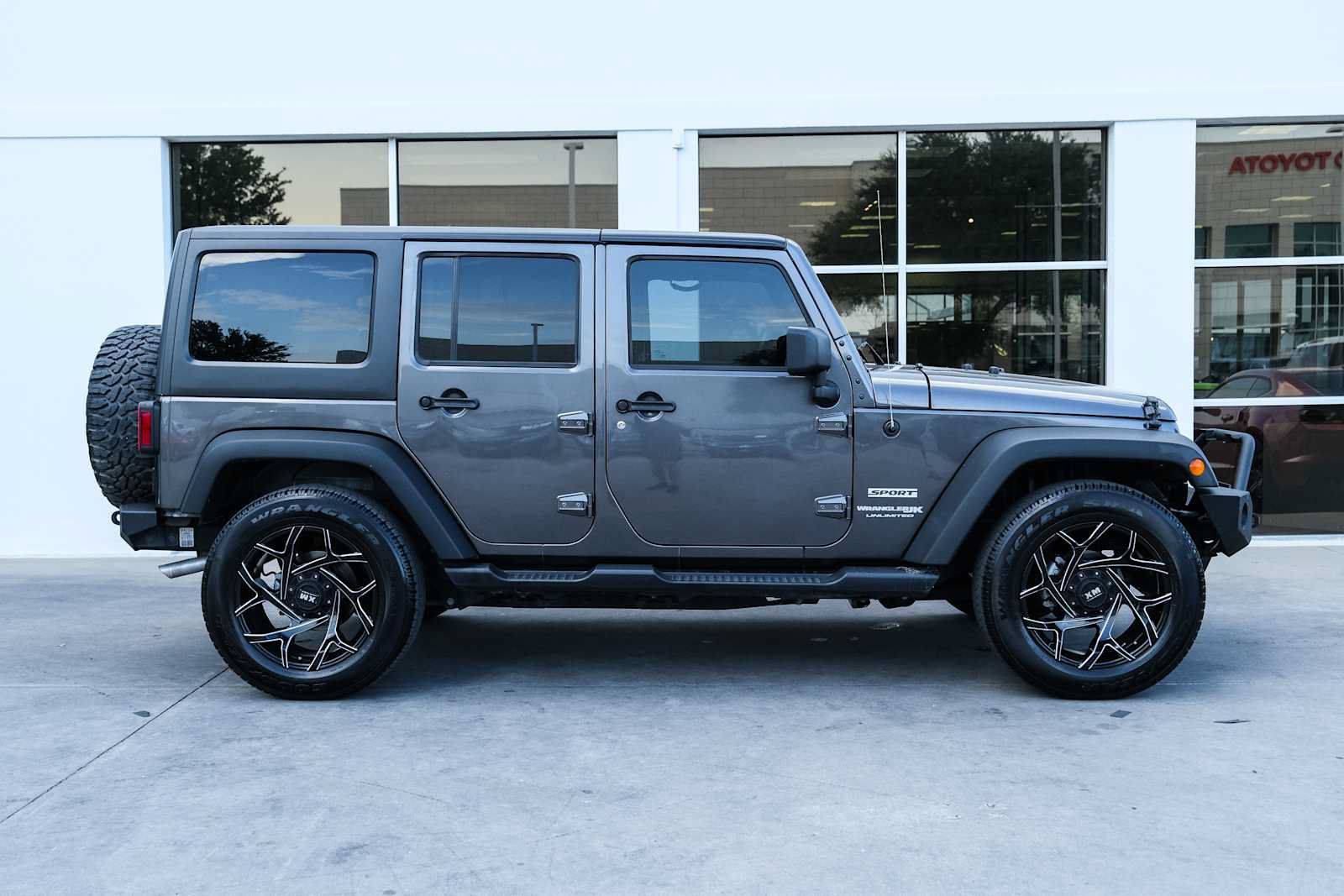 Used 2018 Jeep Wrangler Unlimited Sport S AWD/4WD image 9