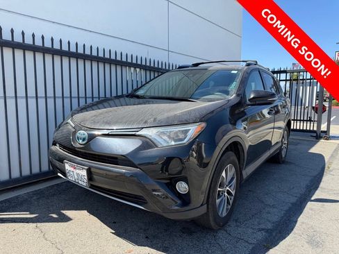 Used 2018 Toyota RAV4 XLE w/ Convenience Package AWD/4WD image 2