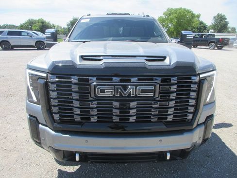New 2026 GMC Sierra 3500 Denali Ultimate AWD/4WD image 13