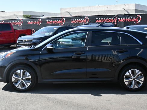 Used 2022 Kia Niro EX FWD image 4