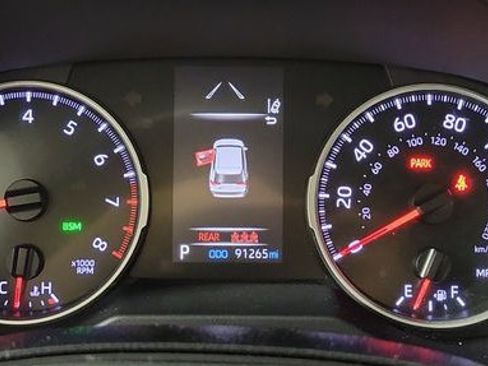 Used 2021 Toyota RAV4 XLE FWD image 11