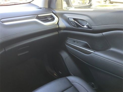 Used 2023 GMC Acadia SLT w/ Technology Package image 21