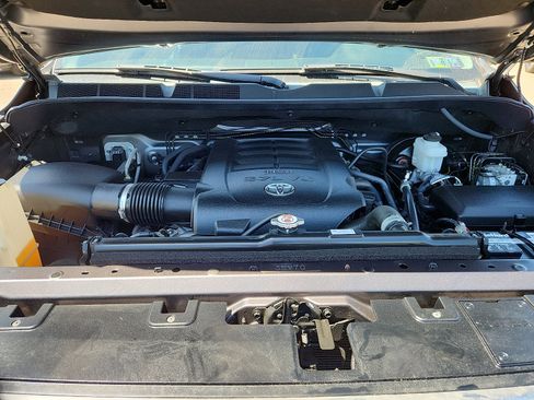 Used 2020 Toyota Tundra Limited w/ Limited Premium Package AWD/4WD image 27