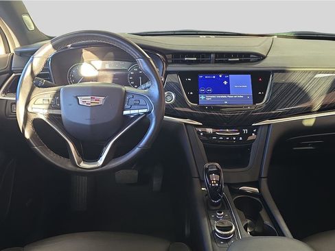 Used 2025 Cadillac XT6 Premium Luxury image 9