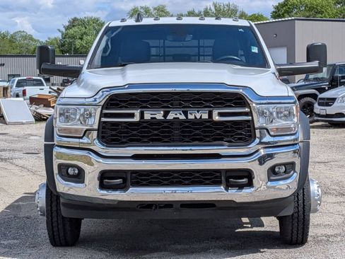 Used 2022 RAM 5500 Tradesman w/ Chrome Appearance Group AWD/4WD image 2