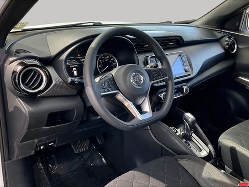 Certified 2020 Nissan Kicks SV FWD image 17