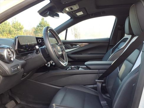 Used 2024 Chevrolet Blazer EV LT image 12