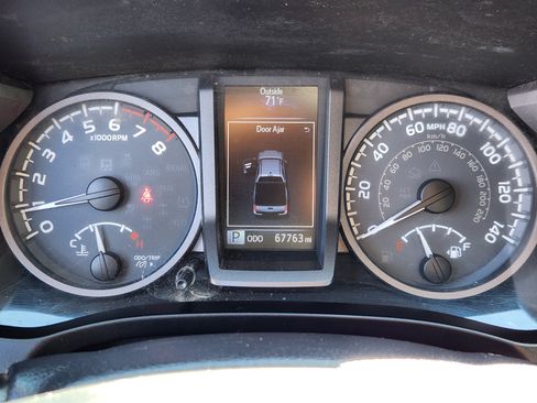 Used 2017 Toyota Tacoma TRD Sport w/ Tow Package (A/T) AWD/4WD image 10