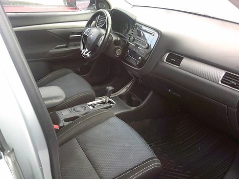 Used 2016 Mitsubishi Outlander ES image 7
