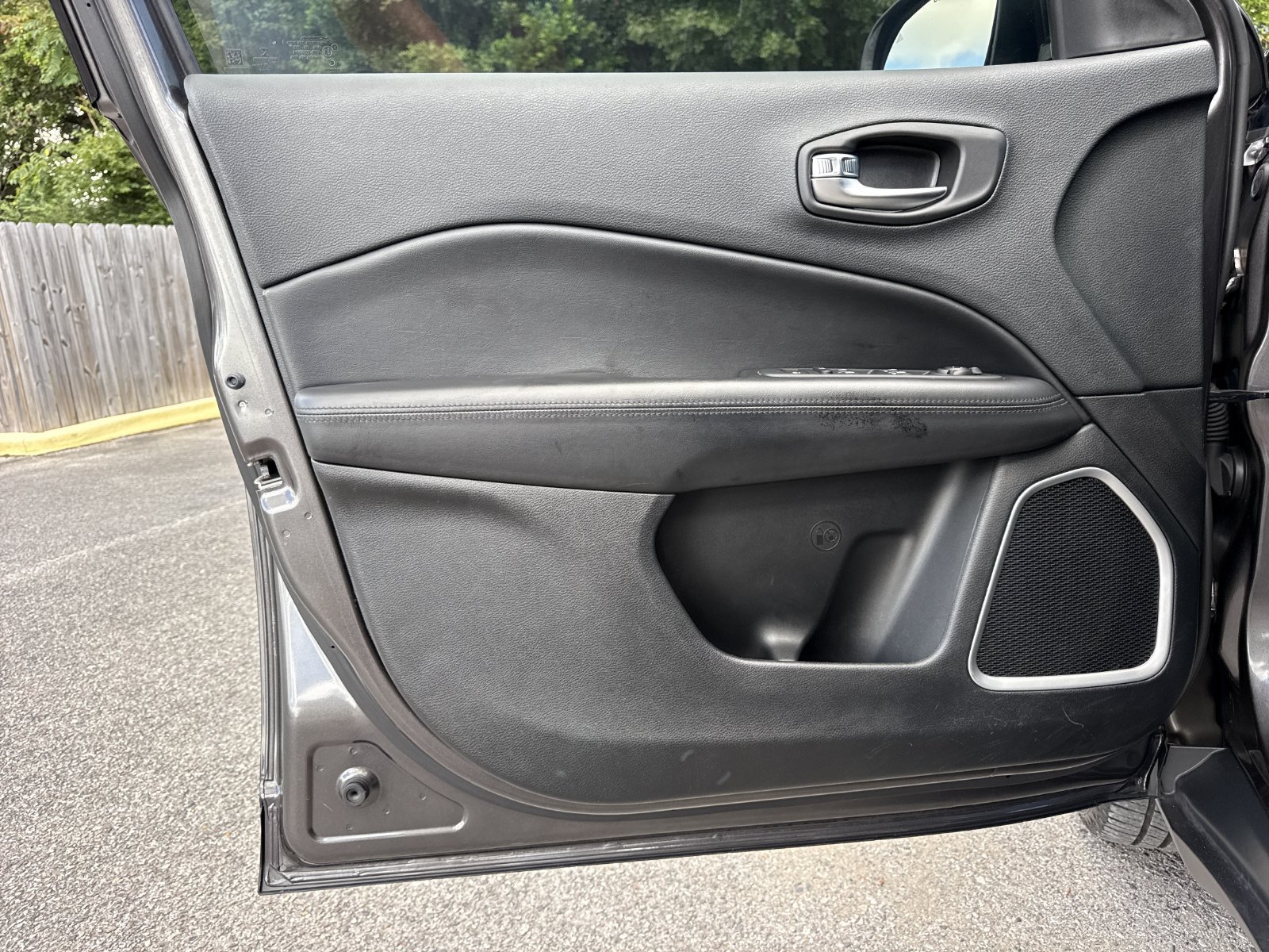 Used 2019 Jeep Compass Latitude FWD image 13