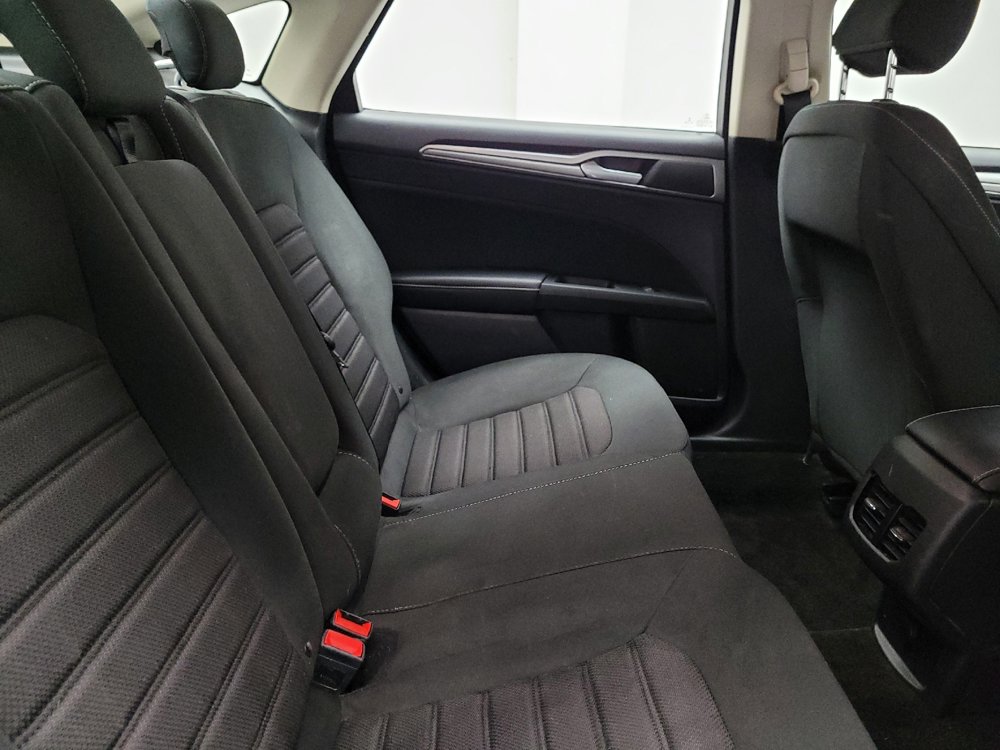 Used 2020 Ford Fusion SE FWD image 19