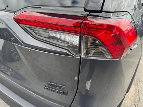 Used 2021 Toyota RAV4 XLE w/ Convenience Package AWD/4WD image 5