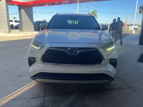 Used 2020 Toyota Highlander Platinum image 1