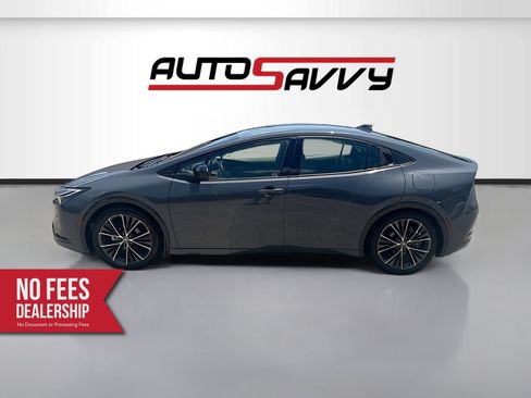 Used 2026 Toyota Prius XLE FWD image 4