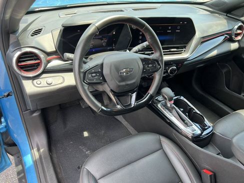 Used 2025 Chevrolet Trax RS w/ Sunroof Package FWD image 14