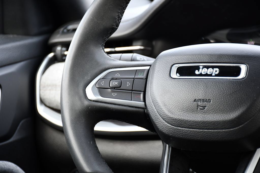 Used 2023 Jeep Compass Latitude AWD/4WD image 26