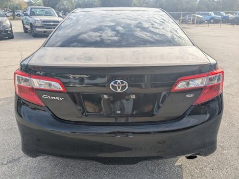 Used 2014 Toyota Camry L image 5