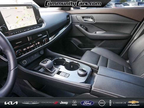 Used 2023 Nissan Rogue SL w/ SL Premium Package image 19