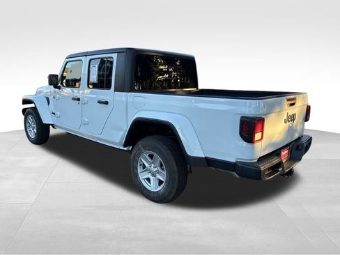 Used 2023 Jeep Gladiator Sport image 3