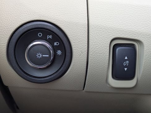 Used 2018 Ford Taurus SE image 22