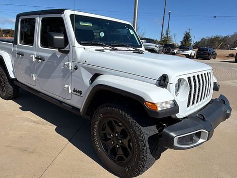 Used 2021 Jeep Gladiator Sport image 5