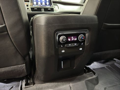 Used 2021 Chevrolet Tahoe Z71 w/ Z71 Signature Package image 25