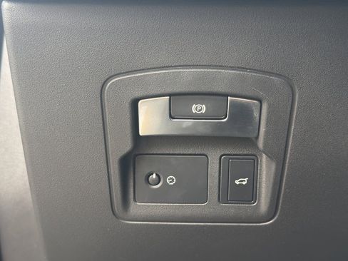 Used 2019 Land Rover Range Rover Velar R-Dynamic SE image 22