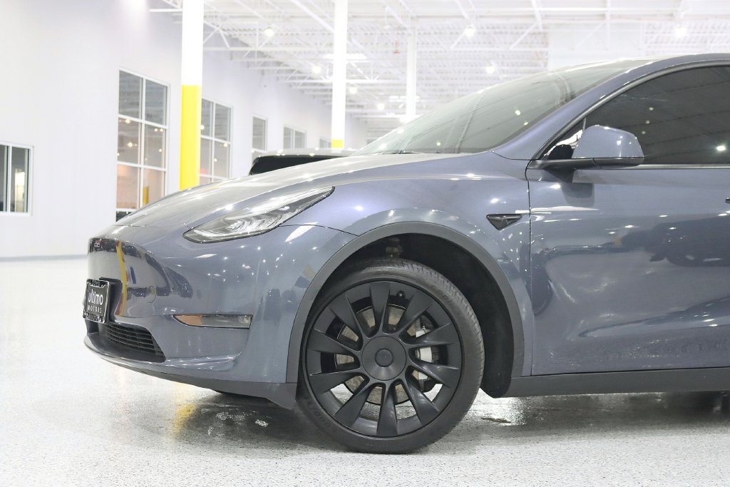 Used 2023 Tesla Model Y Long Range AWD/4WD image 2