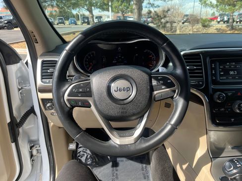 Used 2015 Jeep Grand Cherokee Laredo w/ Quick Order Package 23E image 9