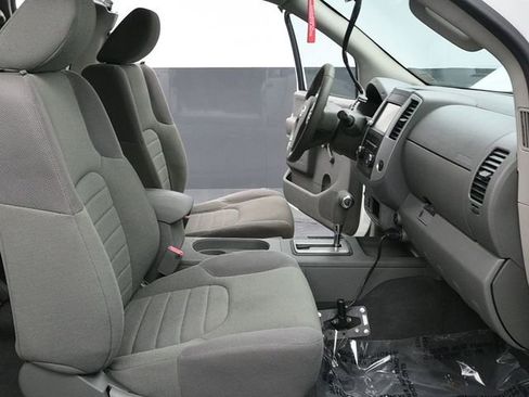 Used 2019 Nissan Frontier S image 12