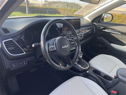 Used 2022 Kia Seltos EX image 10