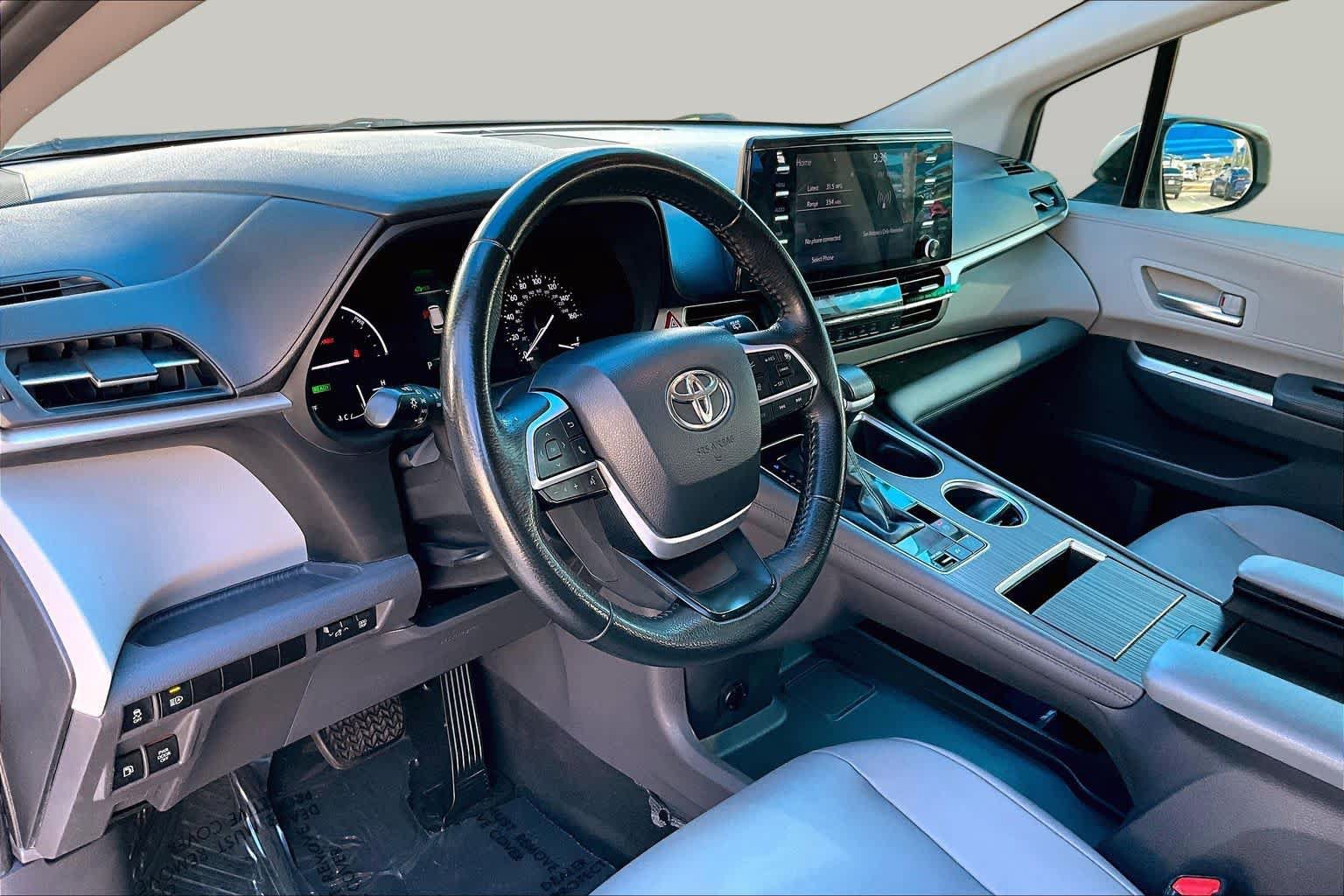 Used 2022 Toyota Sienna XLE FWD image 16