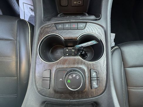 Used 2022 GMC Acadia Denali image 19