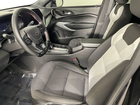 Used 2025 Chevrolet Trax RS w/ Driver Confidence Package FWD image 3