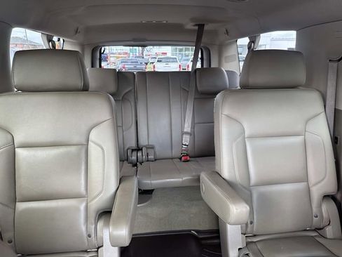 Used 2016 Chevrolet Suburban LT w/ Luxury Package image 12