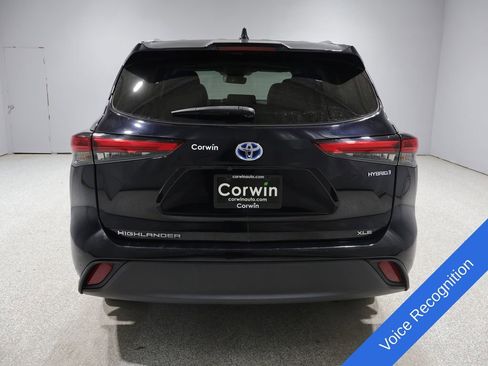 Used 2023 Toyota Highlander XLE AWD/4WD image 3