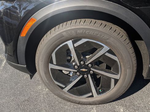 New 2026 Chevrolet Equinox EV LT image 11