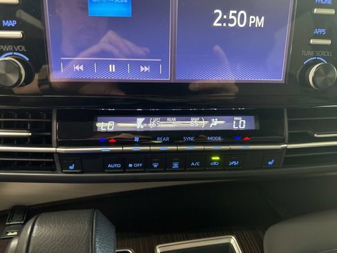 Used 2021 Toyota Sienna XLE FWD image 35
