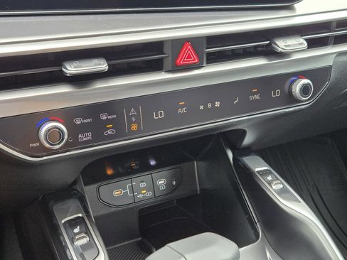New 2026 Kia Sorento S w/ S Panoramic Sunroof Package FWD image 16