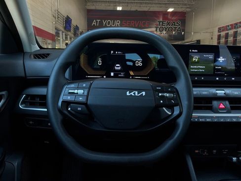 Used 2025 Kia K4 FWD image 32