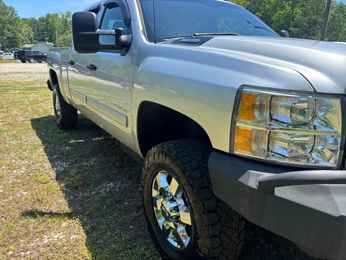 Used 2014 Chevrolet Silverado 2500 LT w/ Interior Plus Package AWD/4WD image 8